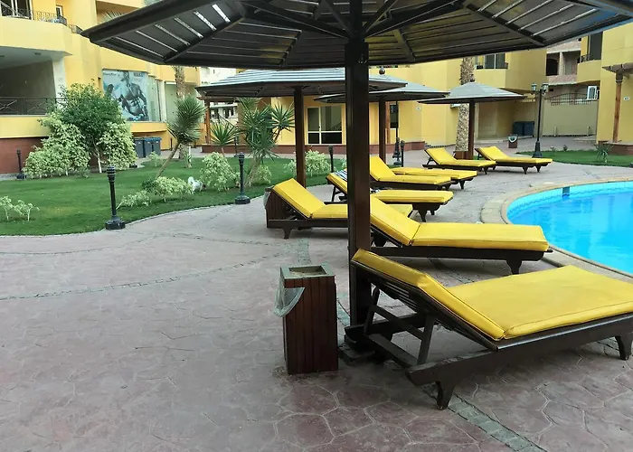 Pool View At British - Unit 13 Daire *